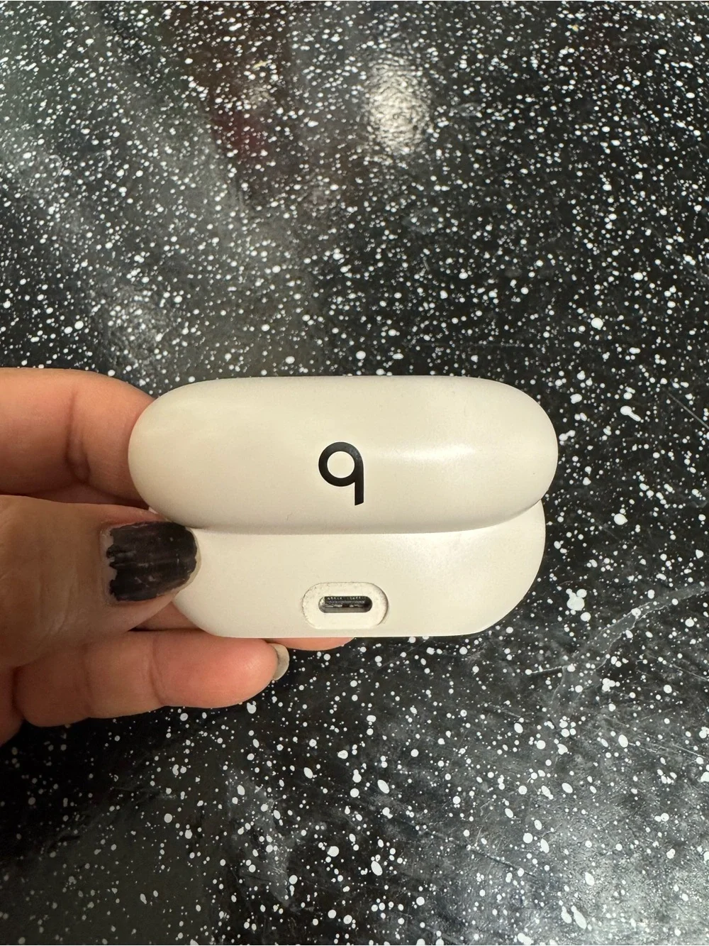 Beats by Dre Earbuds Charging Case - ivory